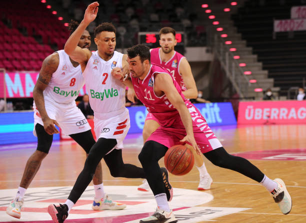 尤其是他在 尤其是他在