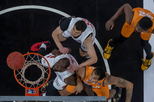 超中的竞争 超中的竞争